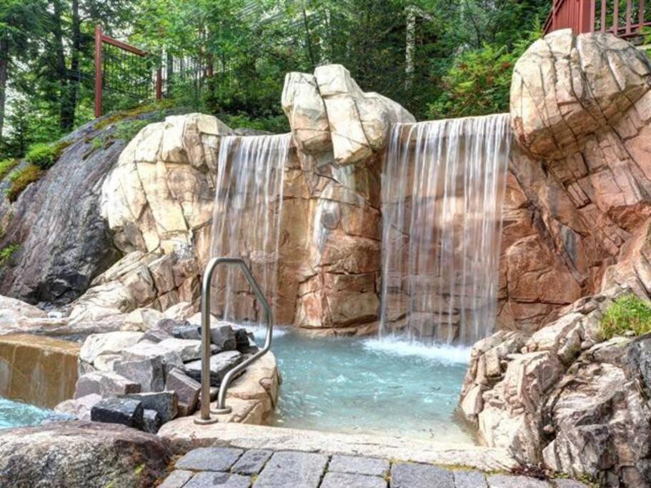 Апартаменты Tremblant Les Eaux 227-1 By Escapades Tremblant Мон-Трамблан Экстерьер фото